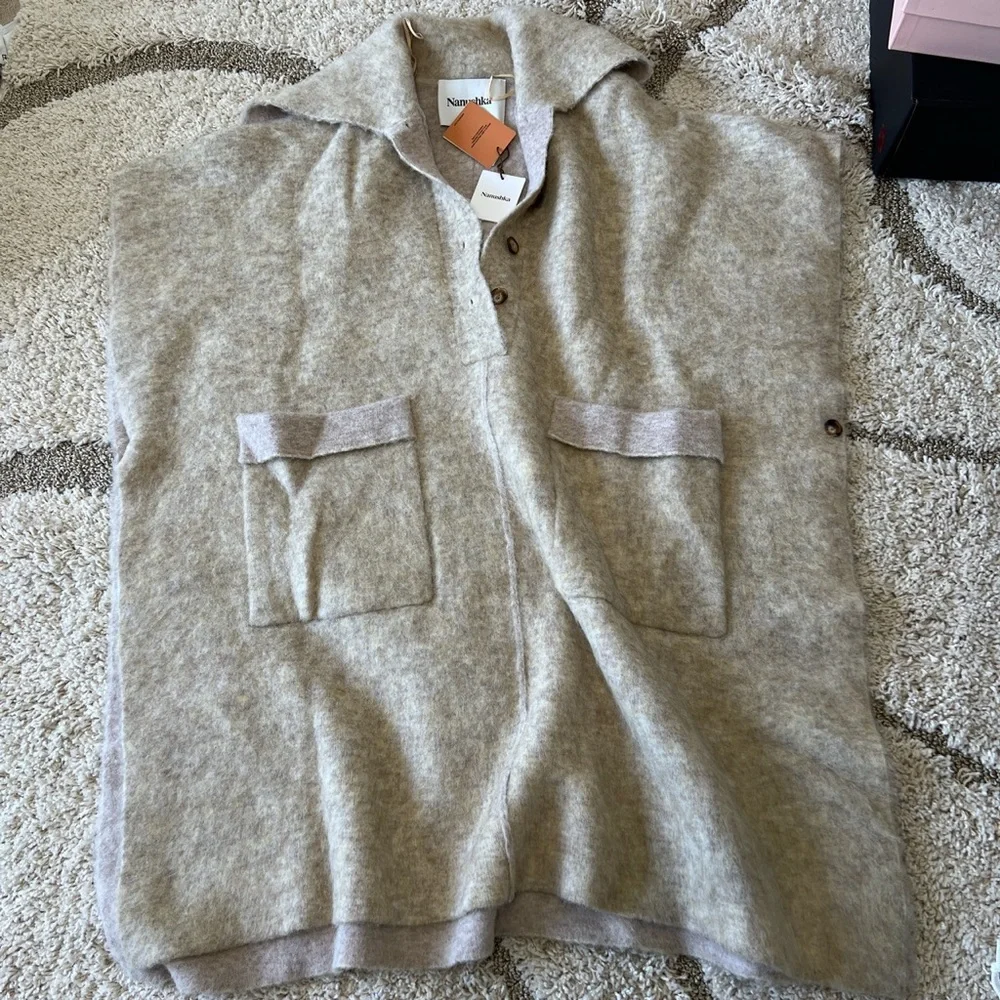 FINAL. NWT Nanushka Cape - Picture 6 of 9